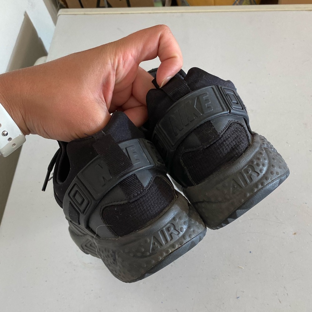 Black Nike Hurache - image 4